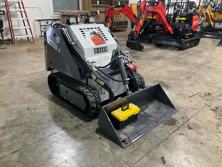 #1002-•-unused-2025-bttl-st25m-6-mini-skid-loader-image-6