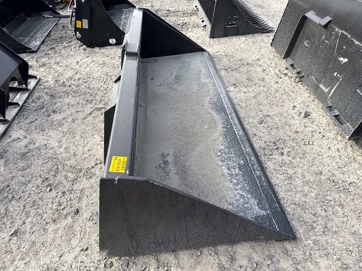#2092-•-unused-90"-skid-steer-bucket-w/blade-inv#-42345-image-7