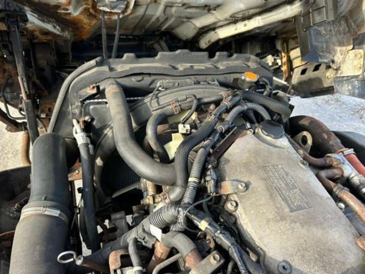 2015-isuzu-nrr-image-27