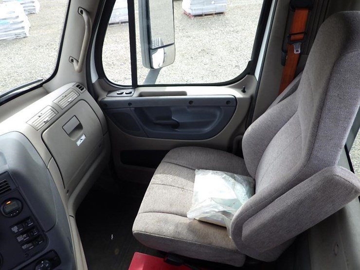 2016-freightliner-cascadia-125-image-48