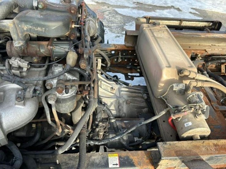 2015-isuzu-nrr-image-24