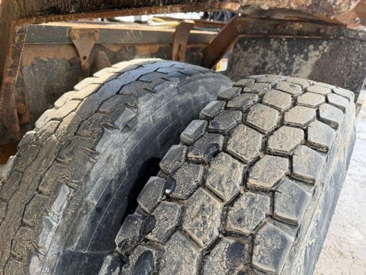 2013-freightliner-108sd-image-58