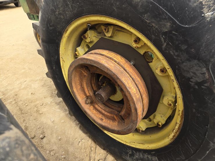 john-deere-4010-image-10