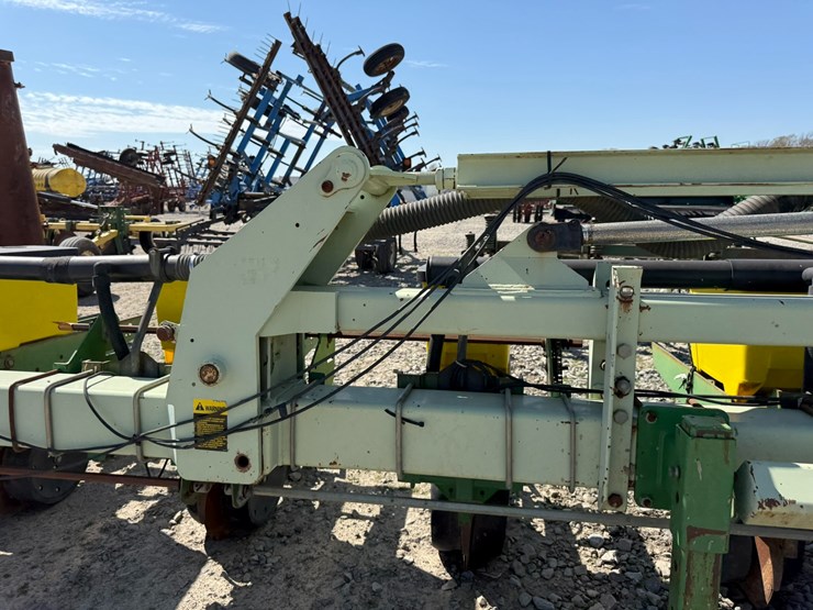 john-deere-12-image-33