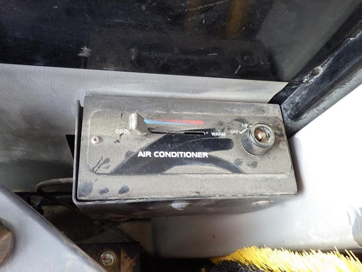 2013-caterpillar-308e-image-30