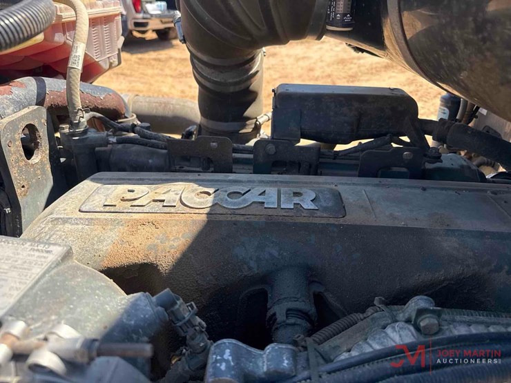 2016-peterbilt-365-image-24