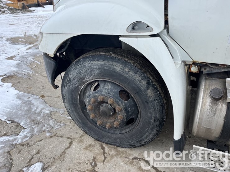 2002-international-durastar-4300-image-11