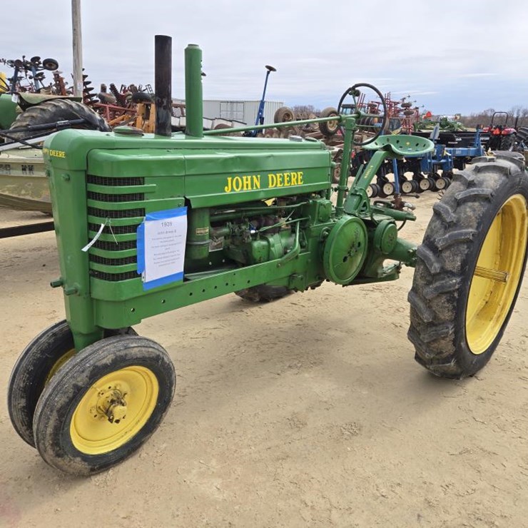 JOHN DEERE B