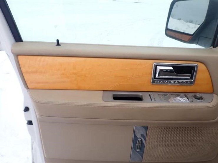 2009-lincoln-navigator-image-29