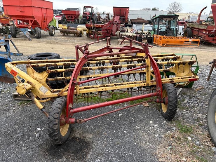 new-holland-258-image-3