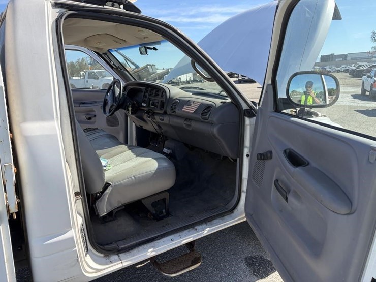 2001-dodge-2500-image-9