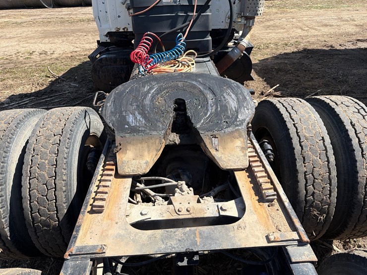 1989-ford-l9000-image-9