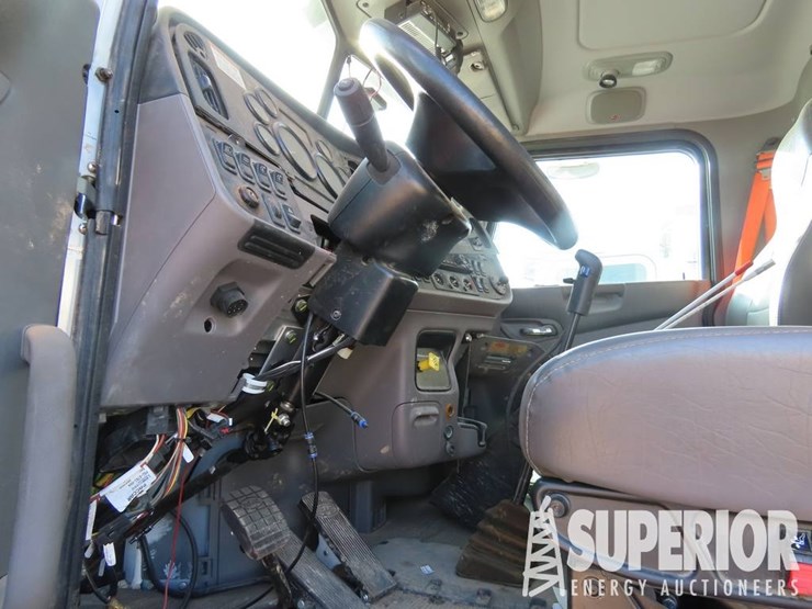 2015-peterbilt-367-image-8