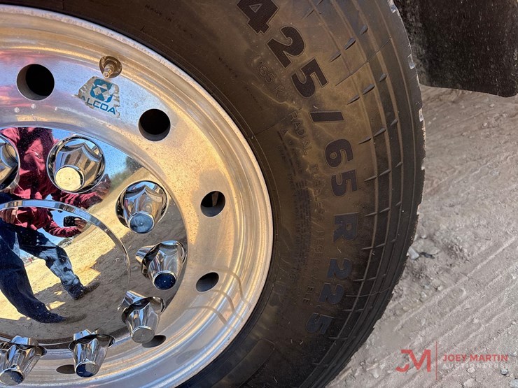 2016-peterbilt-365-image-9