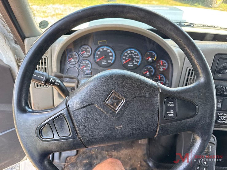 2011-international-7400-image-37