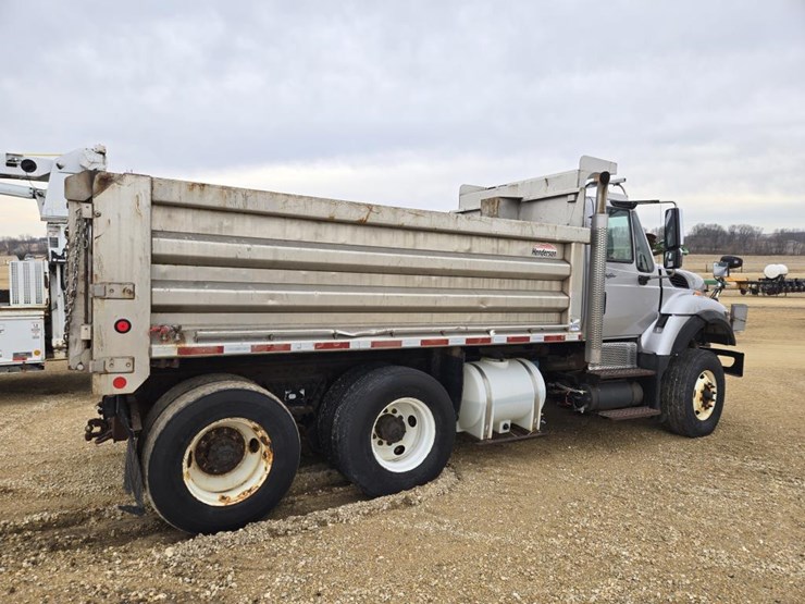 2014-international-7400-image-6