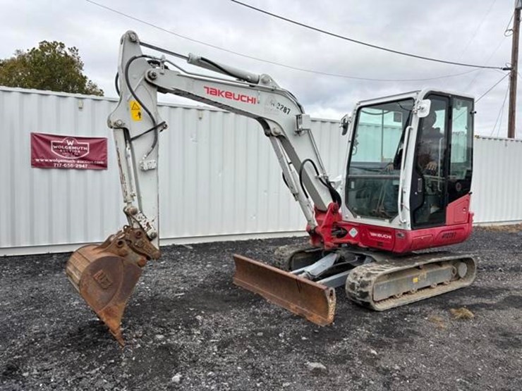 2017-takeuchi-tb240-image-3