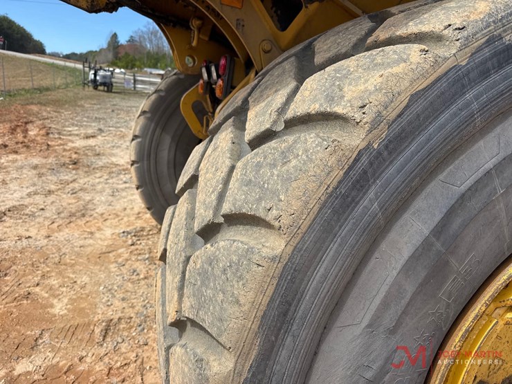 caterpillar-745-image-12