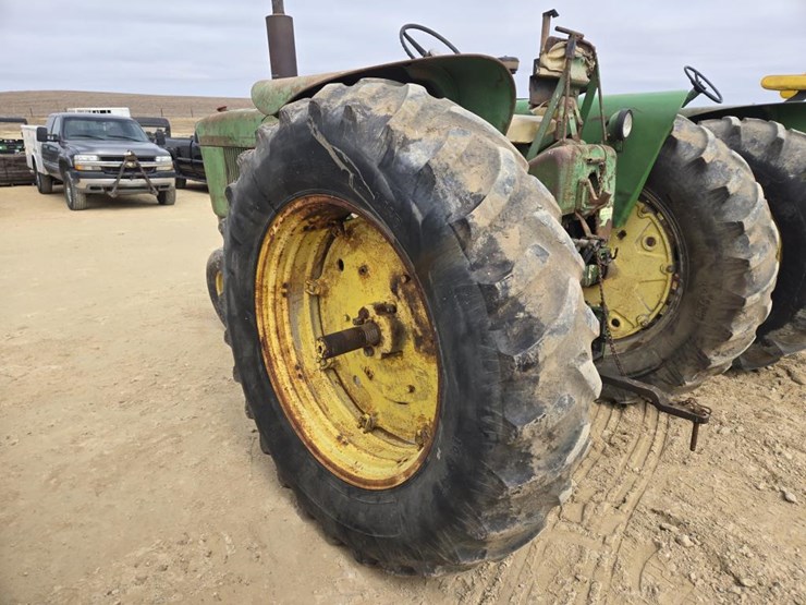 john-deere-3010-image-14