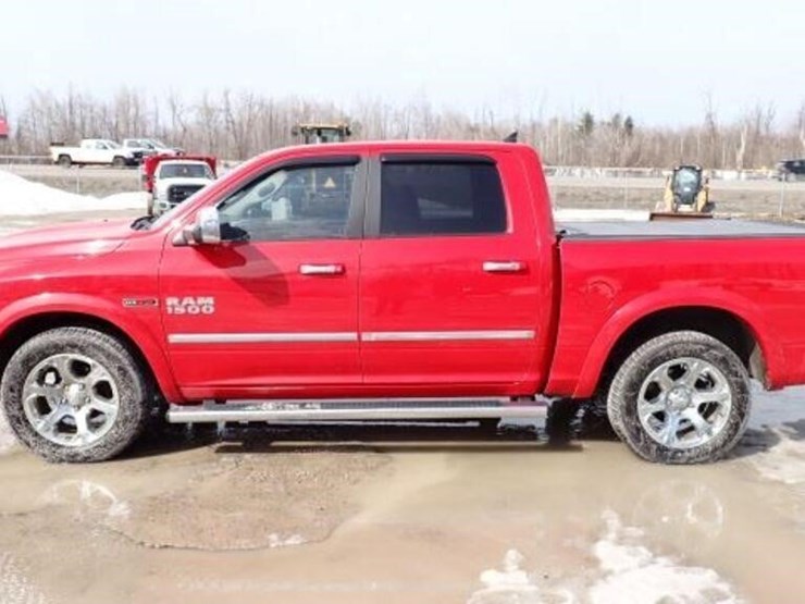 2018-ram-1500-laramie-image-2