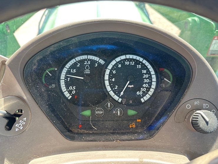 2013-john-deere-6125r-image-13