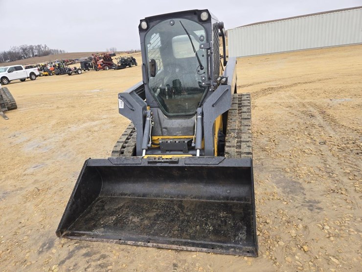 2012-deere-319d-image-2