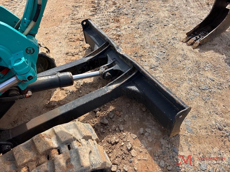 ihi-25gx2-mini-excavator-image-12