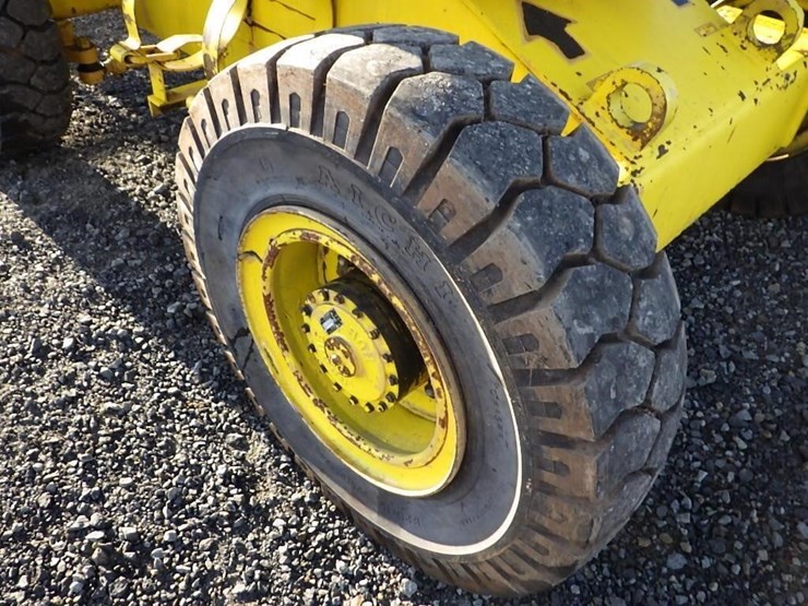 grove-telescopic-boom-lift-image-18