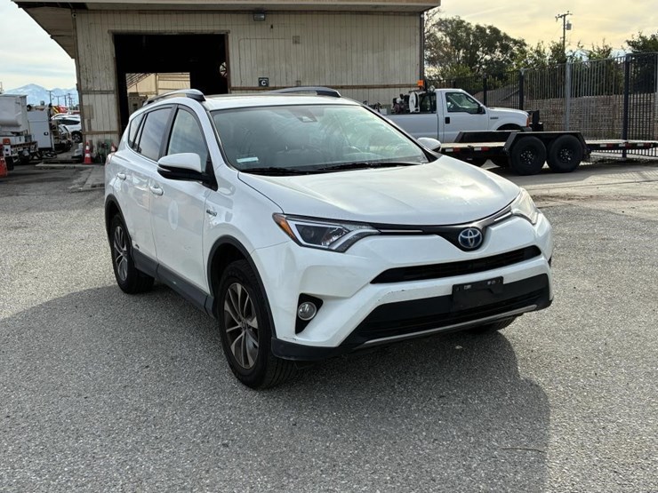 2017-toyota-rav4-image-2