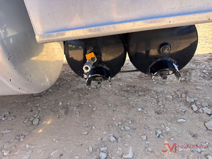 2016-peterbilt-365-image-10