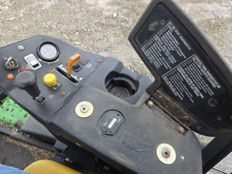 2006-john-deere-3245c-image-28