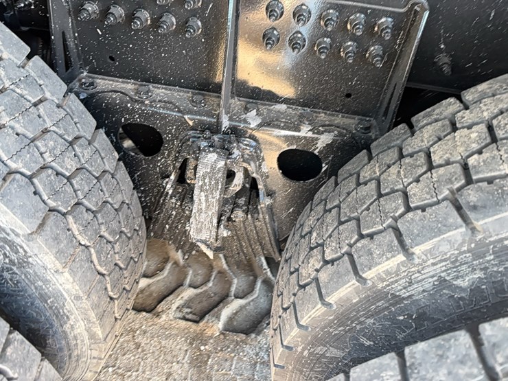 2026-peterbilt-567-image-9