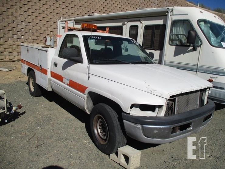 2002-dodge-2500-image-1