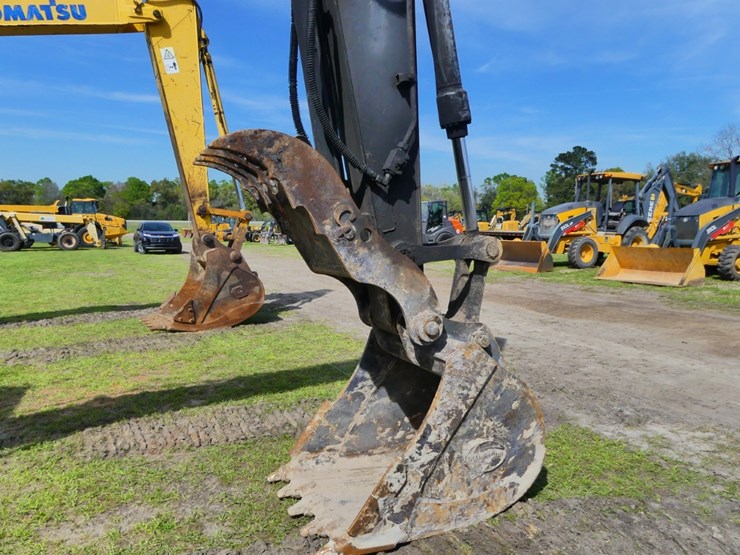 2012-deere-120d-image-8