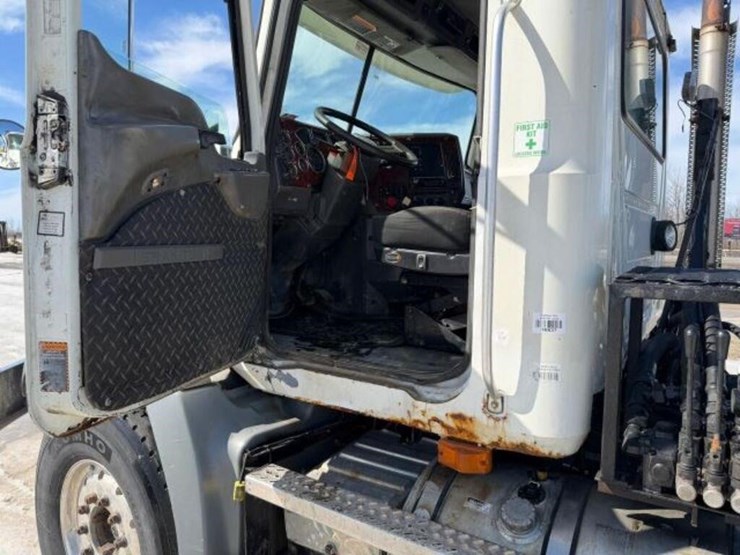 2009-mack-granite-gu813-image-24