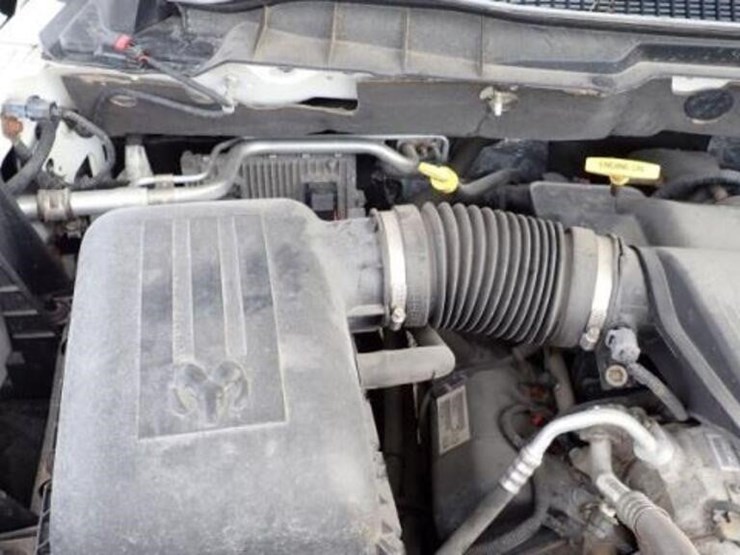 2013-ram-1500-slt-image-33