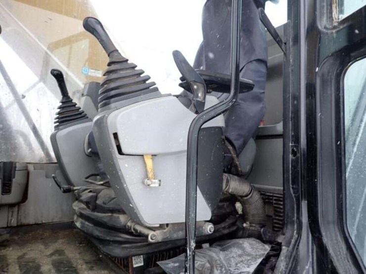 2017-caterpillar-320fl-image-22