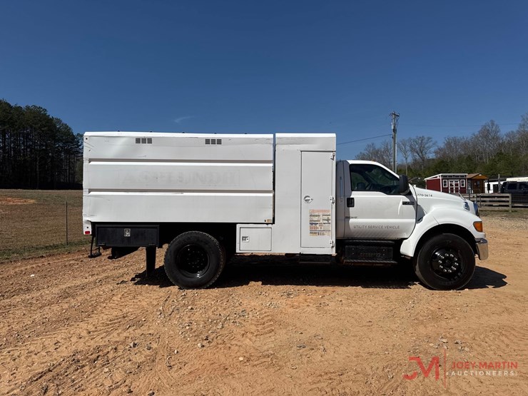 2013-ford-f750-xl-image-3