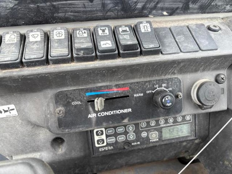 2017-takeuchi-tb240-image-20