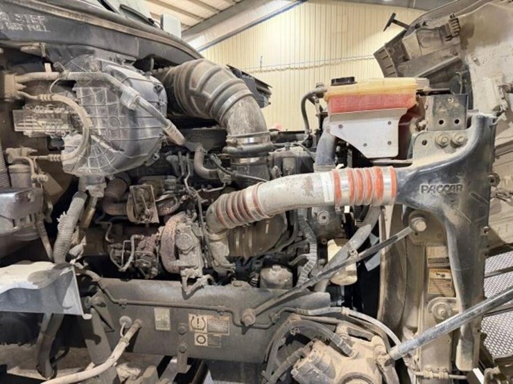 2017-peterbilt-567-image-54