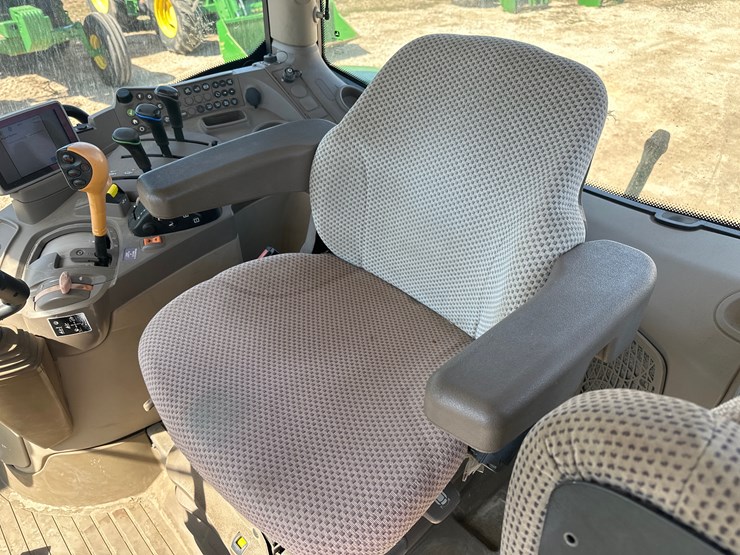 2013-john-deere-6125r-image-9