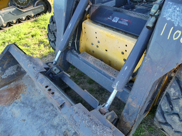 new-holland-l180-image-10