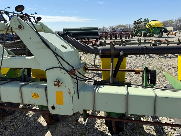 john-deere-12-image-26