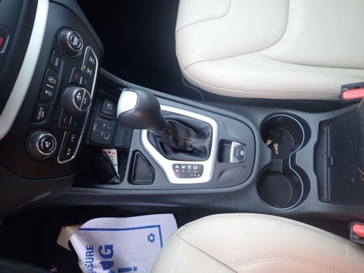 2016-jeep-cherokee-image-27