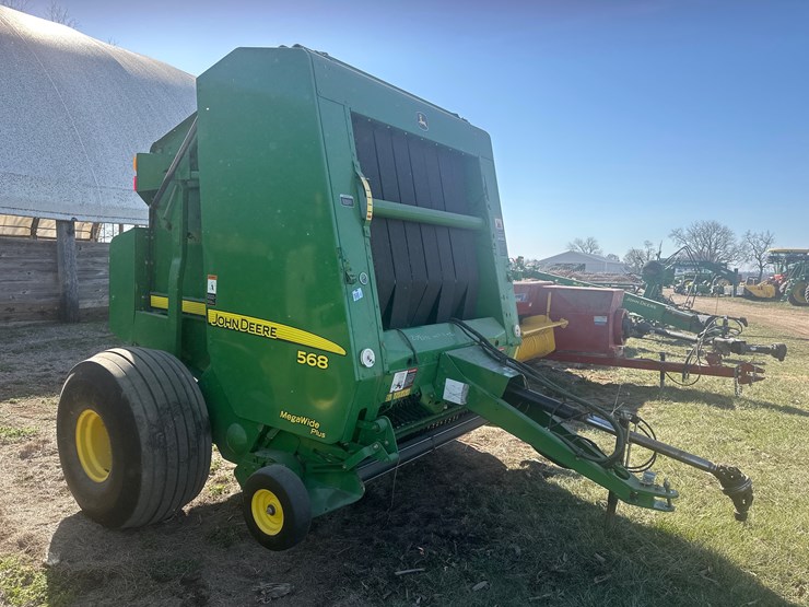 2010-john-deere-568-image-13