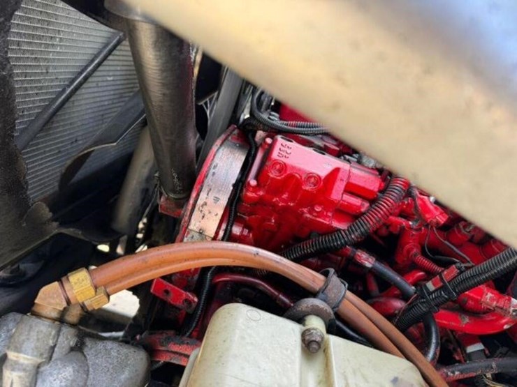 2013-freightliner-108sd-image-49