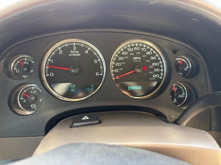 2013-chevrolet-tahoe-image-15