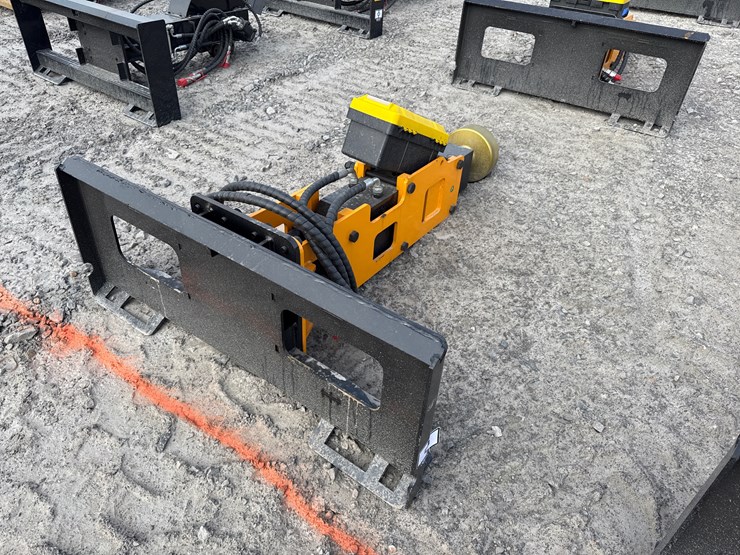 #2079-•-unused-giyi-d680-skid-steer-pile-hammer-dzc680251329-inv#-42019-image-1