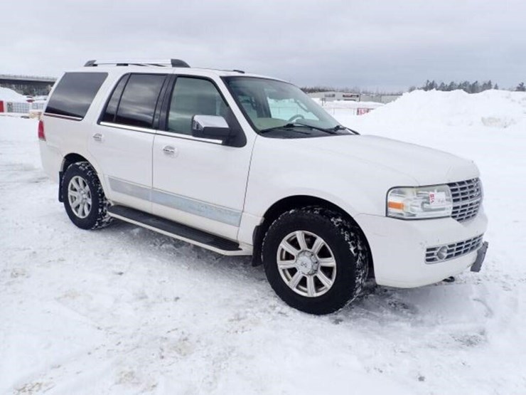 2009-lincoln-navigator-image-3