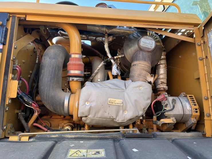 2005-caterpillar-143h-image-41